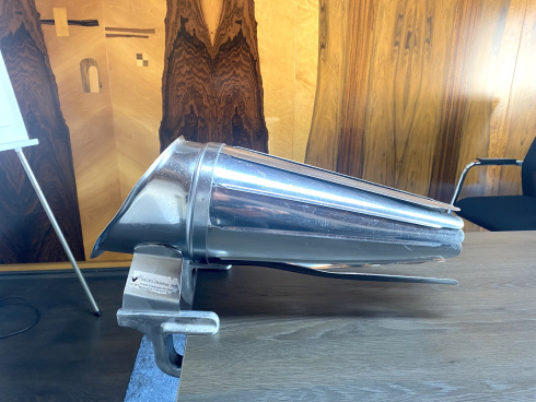 Spannclipper mit Einfülltrichter